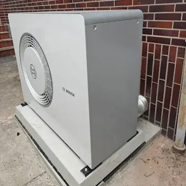 Bosch Wärmepumpe Außengerät, installiert von BeVi Tech